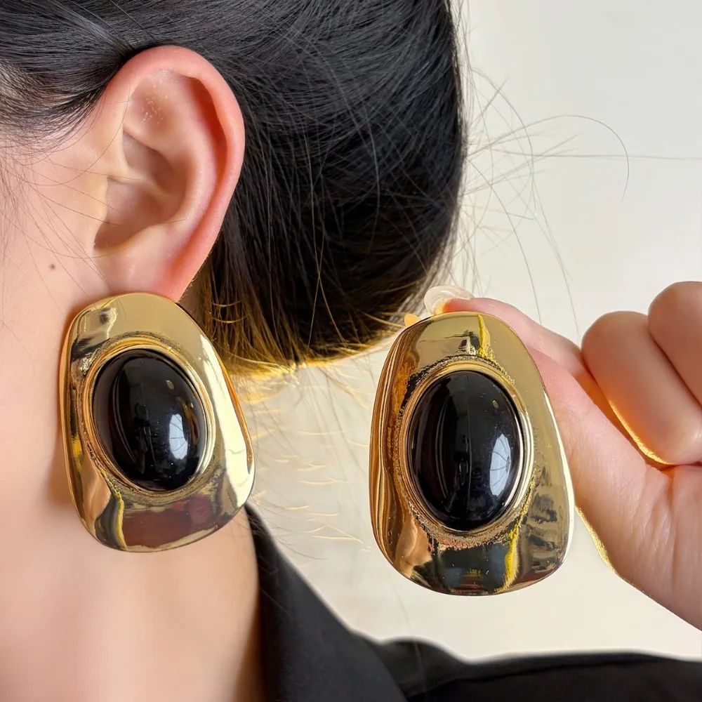 

Fashionable Retro Style Earrings Niche Irregular Circular Temperament Elegant Atmosphere Photographed Photographed Earrings