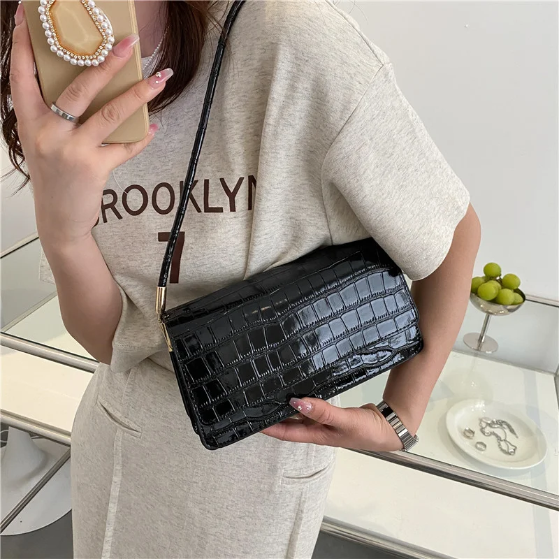 Popular Crocodile Pattern Handbags New Fashion PU Leather Shoulder Bags for Women 2023 Leather Textured Buckle Underarm Bags