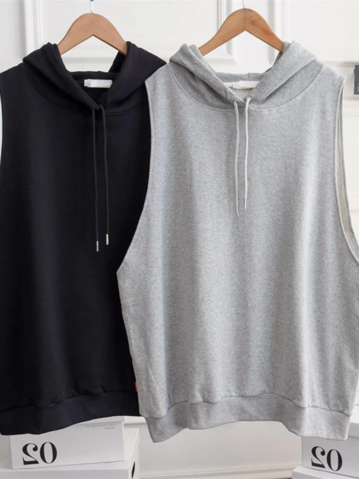 

Корейская модная толстовка-жилет больших размеров с капюшоном средней длины для женщин больших размеров весом до 300 фунтов.