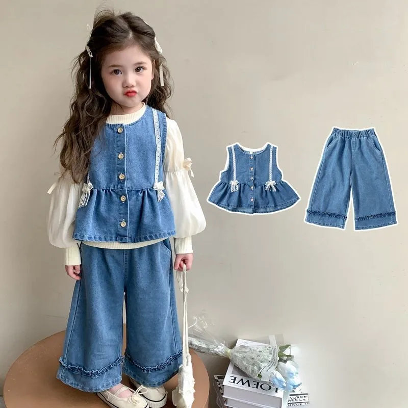 

Girls Deinm Set 2025 New Fashionable and Western Style Children's Baby Vest+T-shirt+Jeans Casual 3-Piece Set