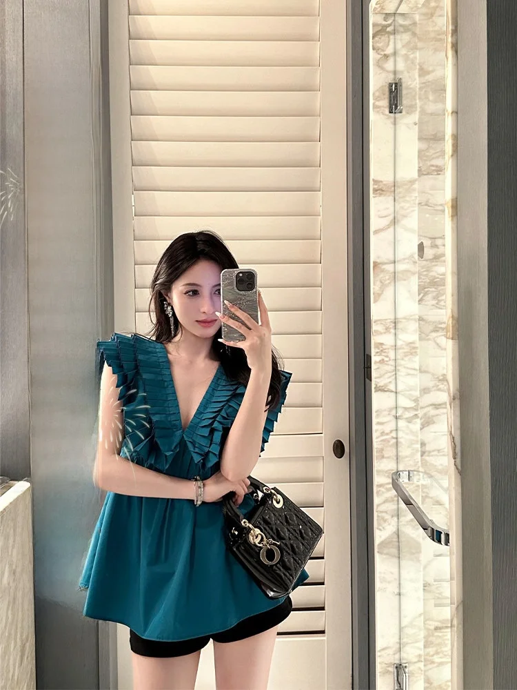 

Peaco Blue Cold Tone irt V-ne Women's Summer Small Flng Sve Pleated Hem T-irt Other Material 00%