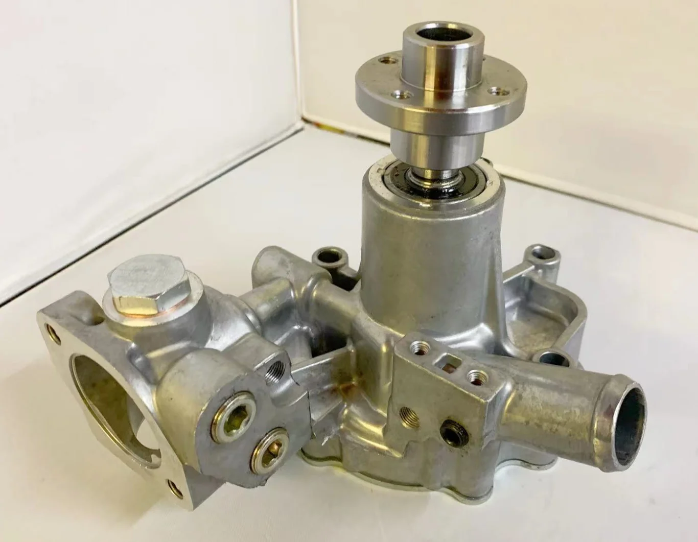 2026 Wholesale Air Conditioning Components Buses Trucks Factories 13-0509 Water Pump Isuzu D201 Thermo King SB-II SB-III SMX-II