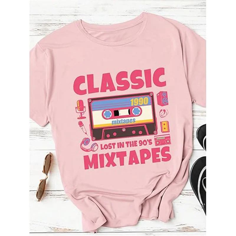 Camiseta gráfica vintage dos anos 90, camiseta com slogan colorido, estampa clássica, roupa casual macia, design de moda, diversão, y2k vibe