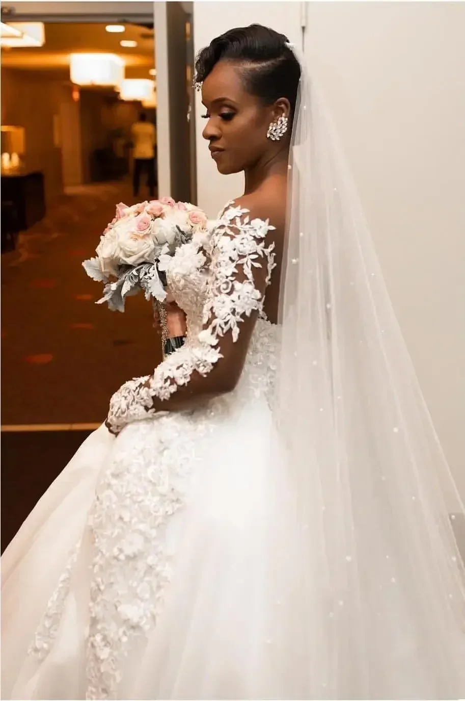 Customized African Long Sleeves Lace A-Line Wedding Dresses Tulle Sweep Train Bridal Gowns Vestido De Novia