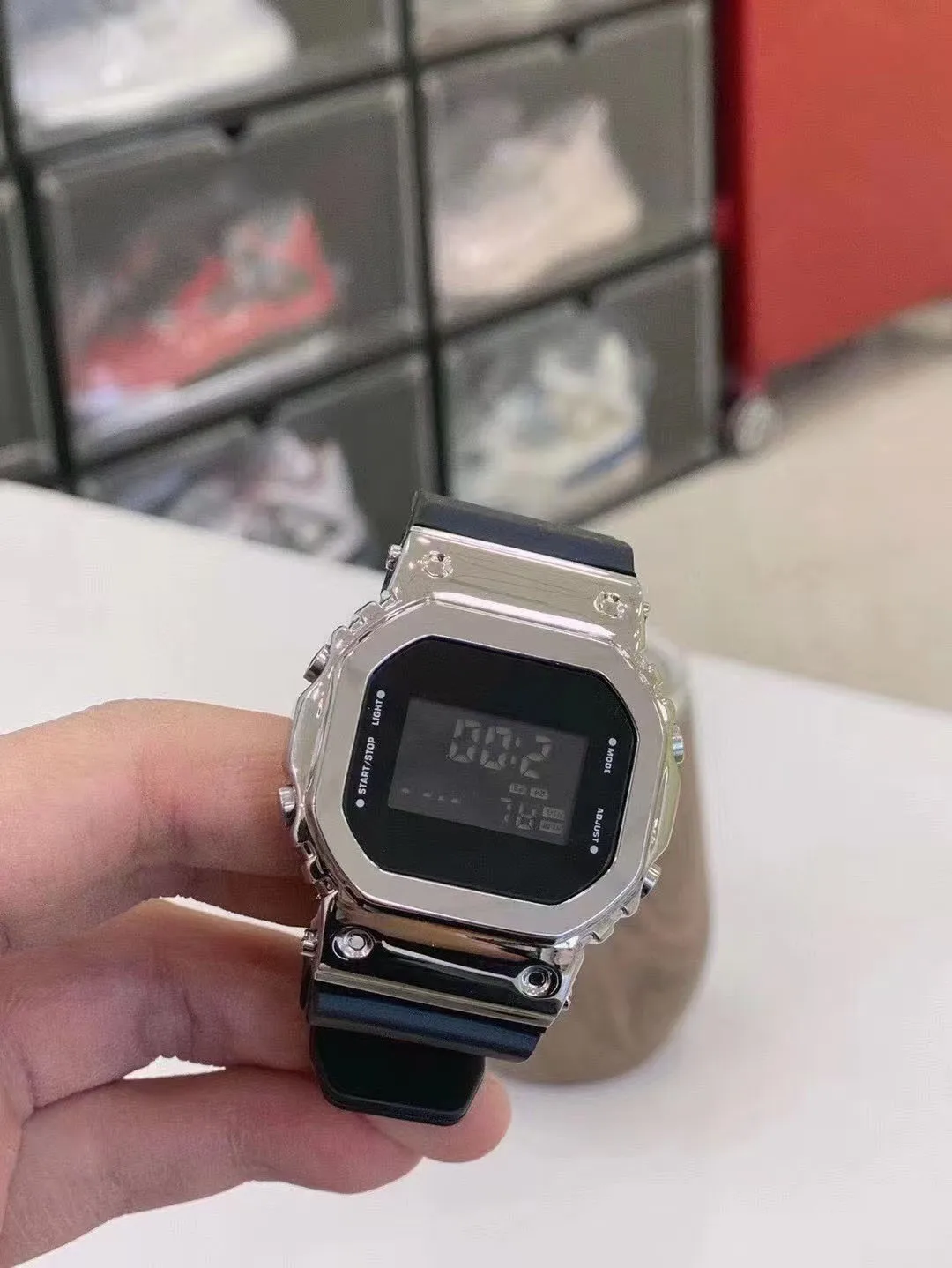 세련된 남성 맞춤형 전자 시계, 다기능 LED 화면 전자 방수 디지털 손목시계