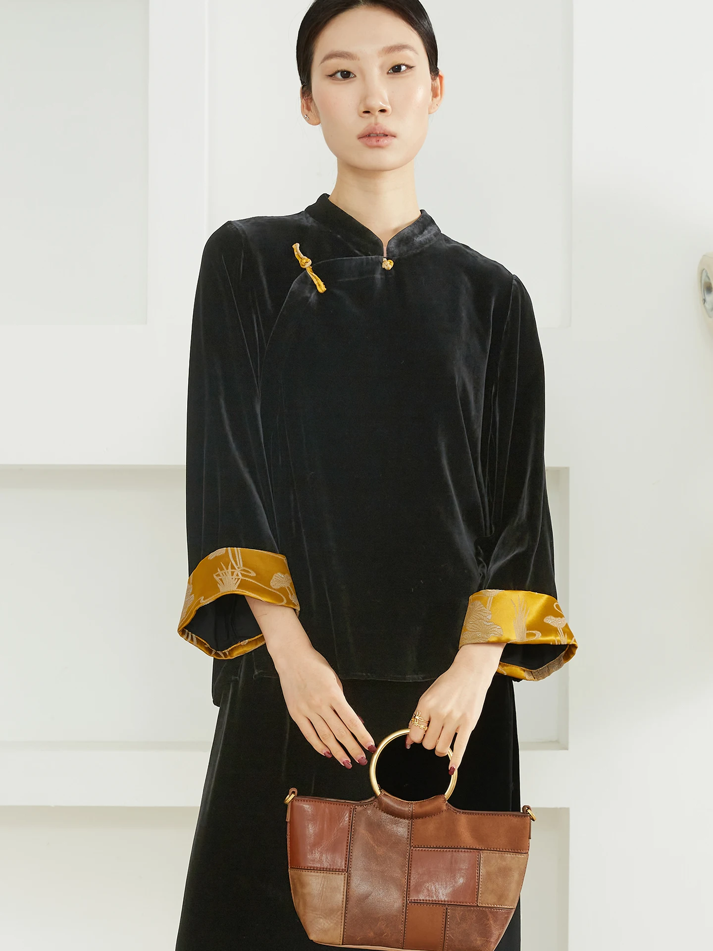 

Женская приталенная куртка Silviye из китайского бархатного шелка с воротником, длинными рукавами, на пуговицах, в стиле колор-блок, модный топ