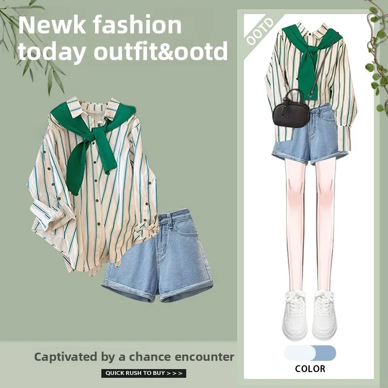 

Женский комплект: полосатая рубашка и джинсовые шорты. Весенний, свободный, повседневный, стройнящий крой. Модный комплект из полиэстера с застежкой на пуговицах.