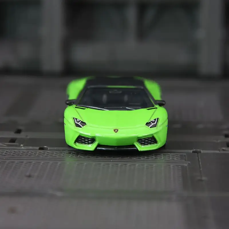 CCA 1:64 لامبورغيني إيفانتادو LP700-4 نموذج سيارة مصنوع من خليط معدني سيارة رياضية فائقة يمكن تقديمها كهدية عيد ميلاد للأصدقاء تفاصيل غنية