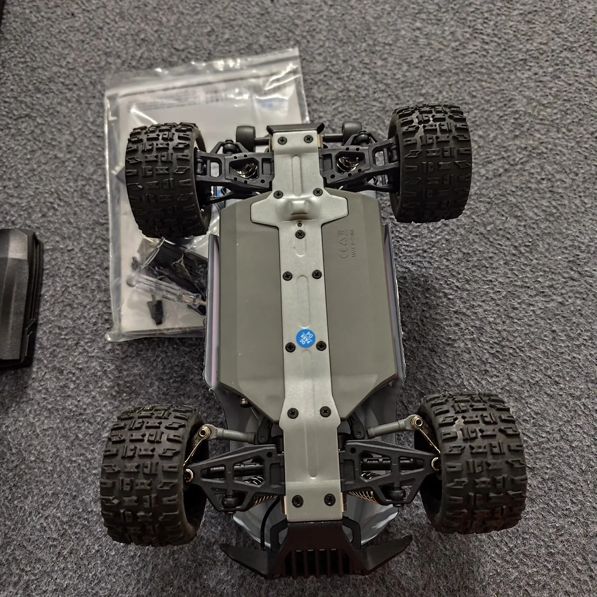 Voiture RC C8810 1/18, voiture télécommandée à grande vitesse 4WD 28 km/H, véhicule tout-terrain avec lumière LED et brosse en carbone, modèle de moteur, jouet cadeau