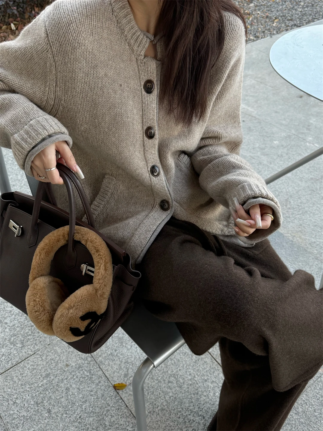 

Soft Woolen Knitted Sweater in Two Colors with Ribbing Vintage Sle Fake Two-Piece Cardigan Loose Fit Long Sve Winter Wear