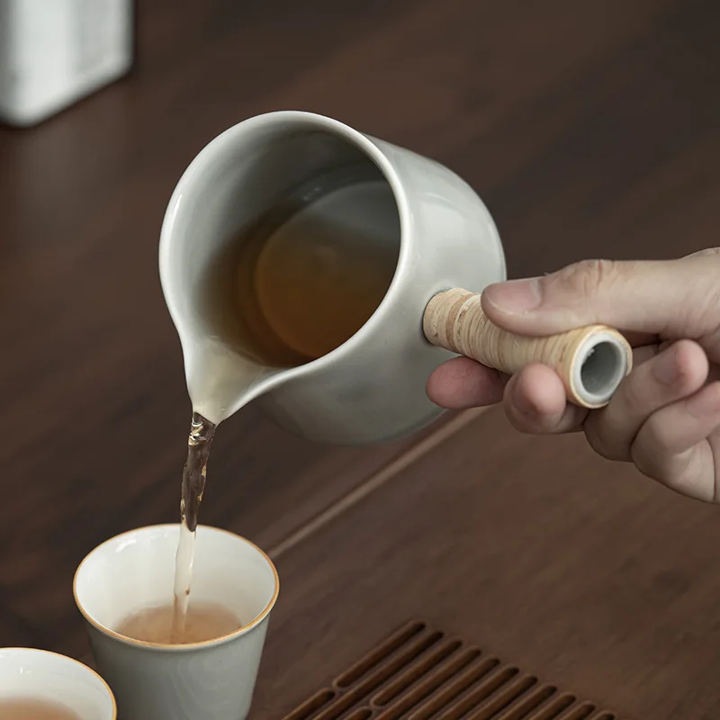 Rattan Side Handle Fair Cup Gong Dao Bei Japanese Style Ice Gray Smoky Glaze Large Size Ceramic Tea Pitcher Pot Utensils