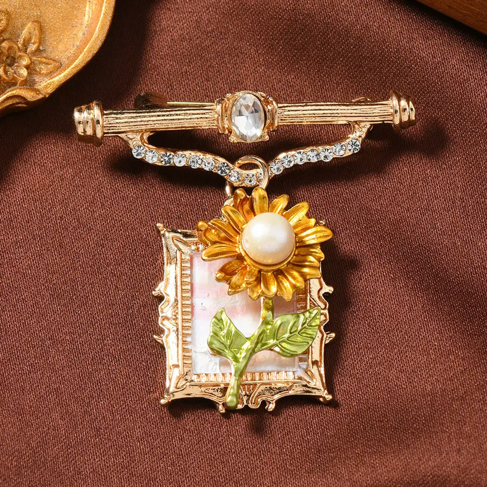 

Western-style retro antique flower basket enamel brooch, court lady and socialite corsage pin buckle