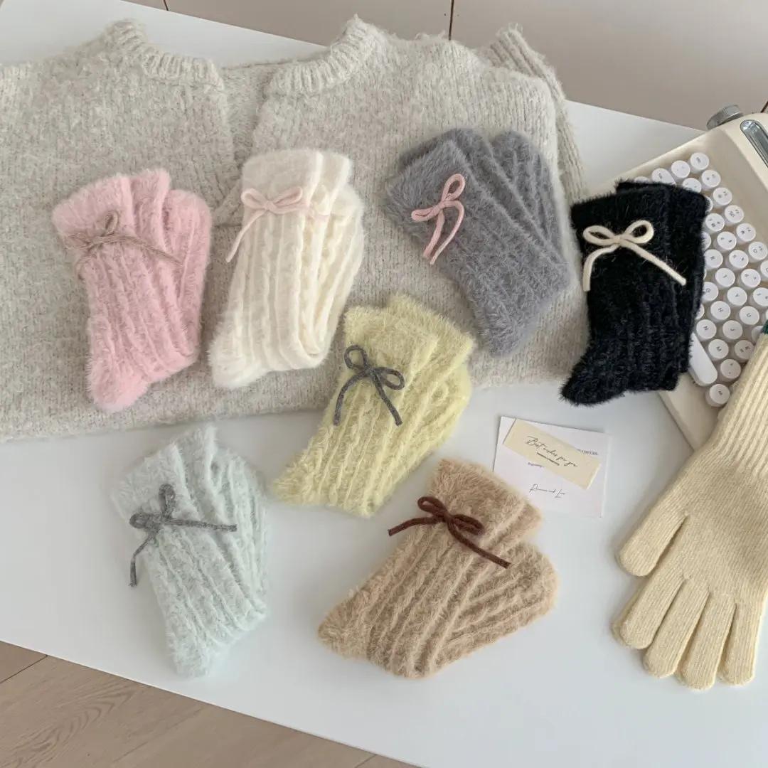 الجوارب النسائية الكورية بلون القوس Kawaii الحلو لطيف منتصف جوارب أنبوبية الشتاء سميكة أفخم الدافئة المنك الصوف جوارب يمكن السير بها على الأرض لفتاة