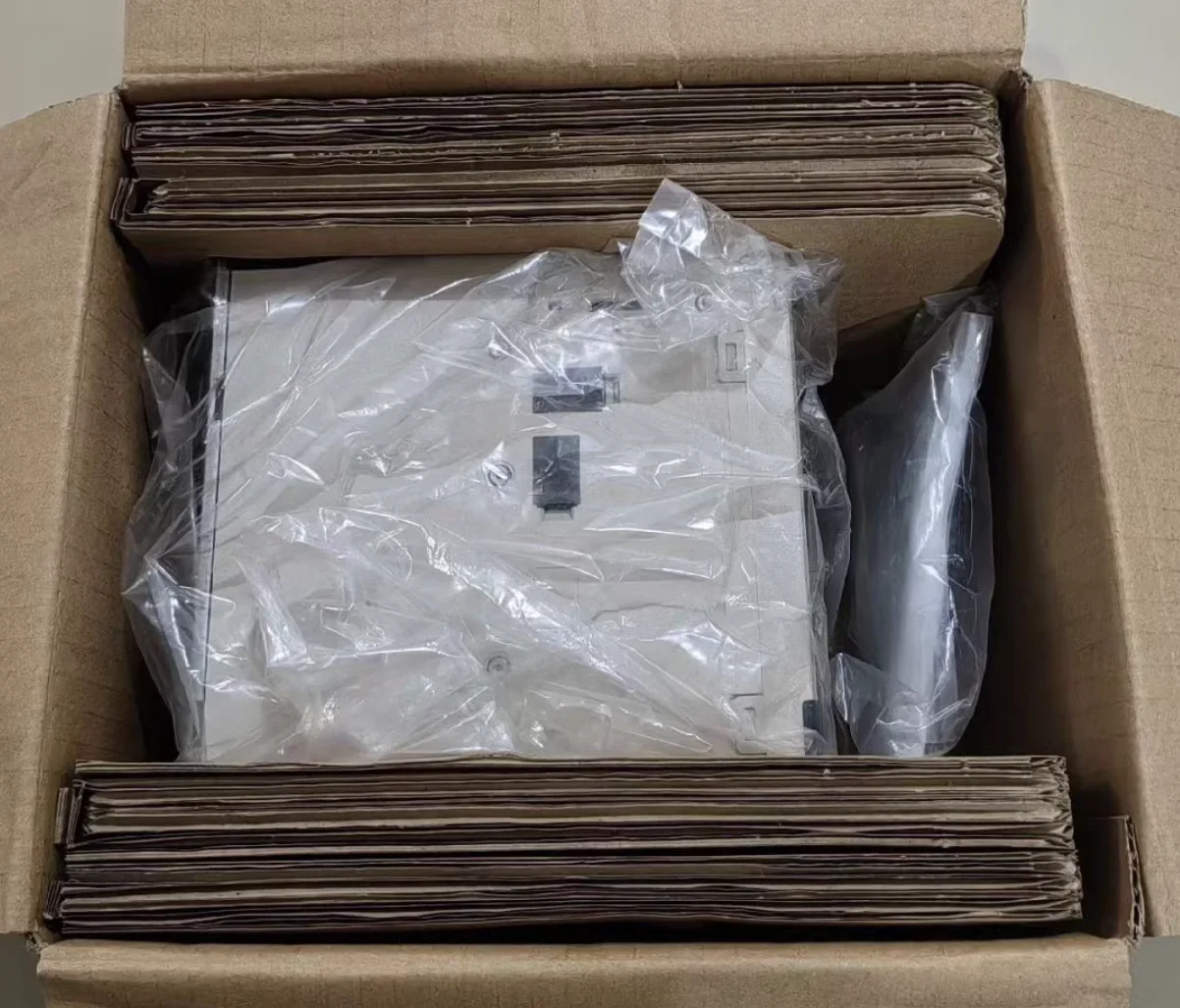 Brand New SGD7S-180A00A Servo Drive，Fast shipping，SGD7S 180A00A