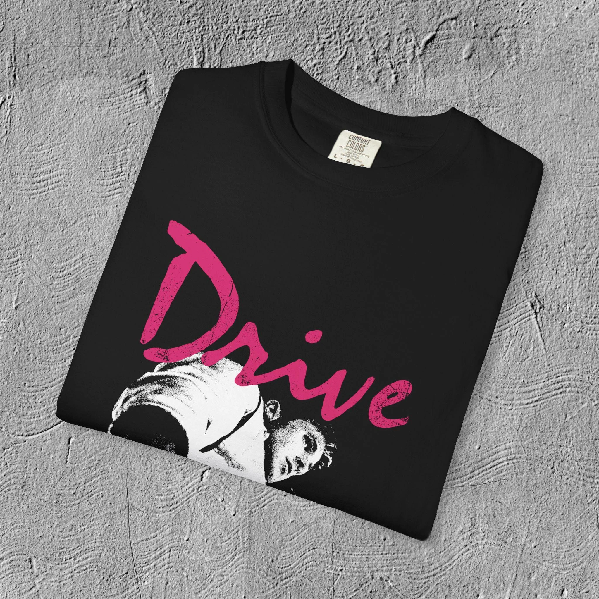 Vintage Drive T-Shirt | Ryan Gosling Grafikshirt | Film Mxxn Snow aus den 2000er Jahren – Detail 9