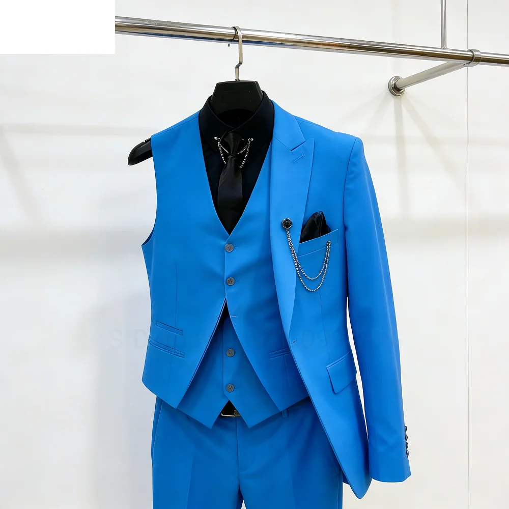 

Комплект из 3 предметов: роскошный мужской костюм для вечеринок и свадеб - однобортный пиджак с острыми лацканами, брюки, жилет. Деловая мужская одежда.