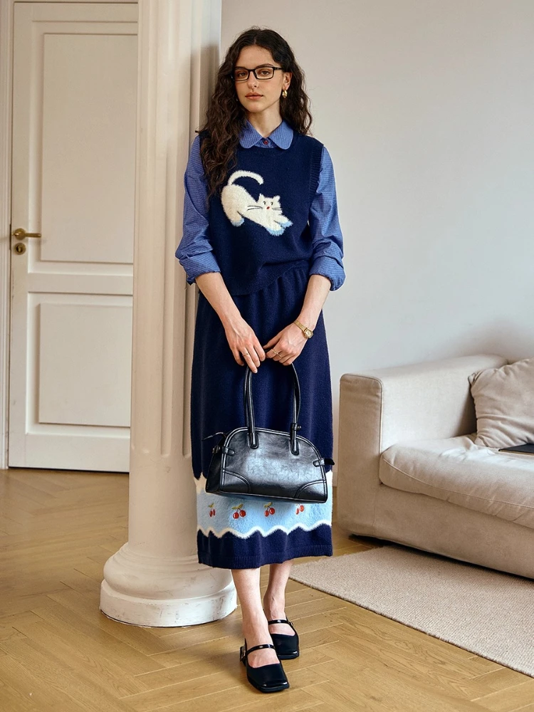 

OLrain Women's New Knit Set Whimsical Cat Jacquard Ribbed Vest Color-Block Skirt with Delicate Embroidery Round Neck O57QE001232