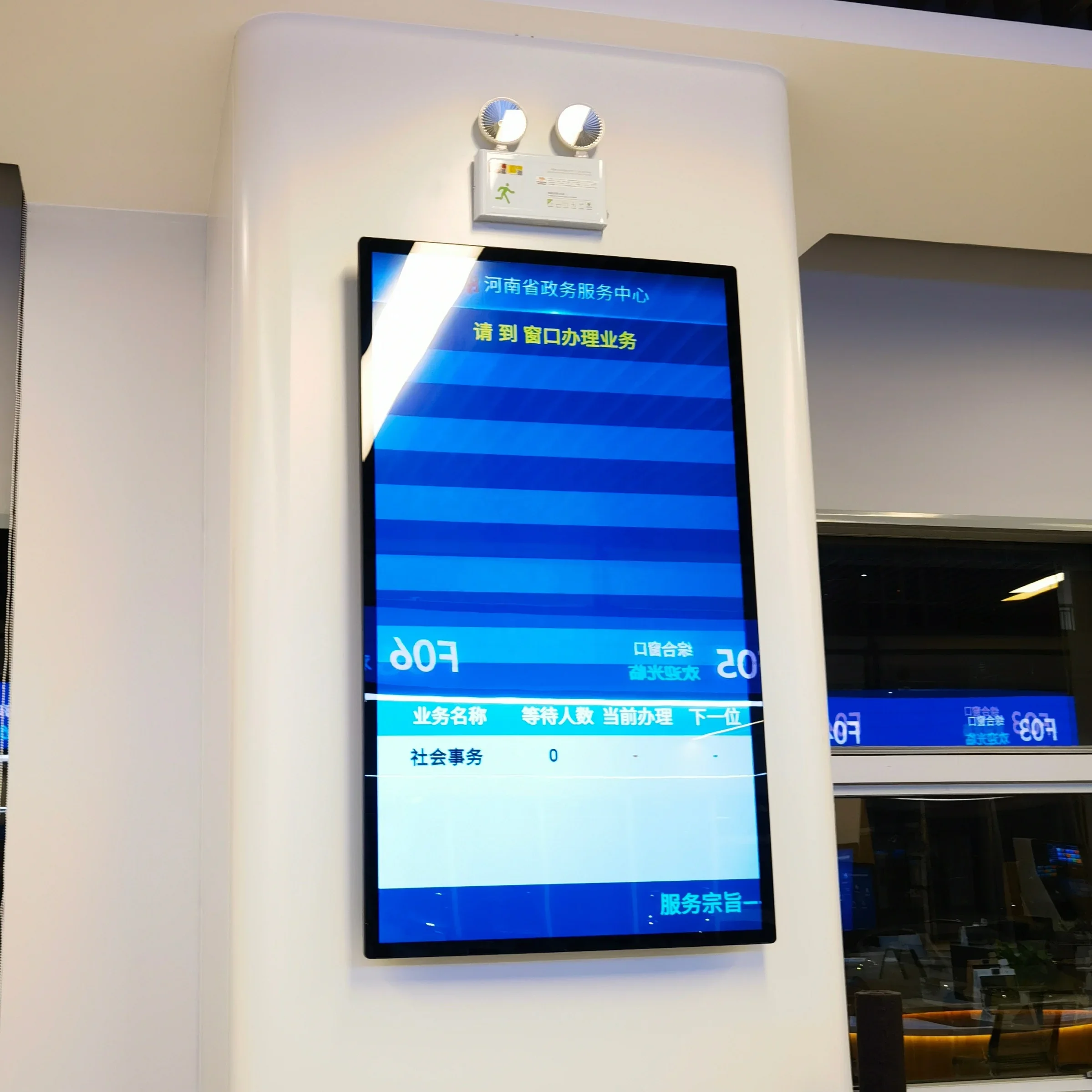 

4k smart panel board interactive screen display electronic digital advertising signage with cms