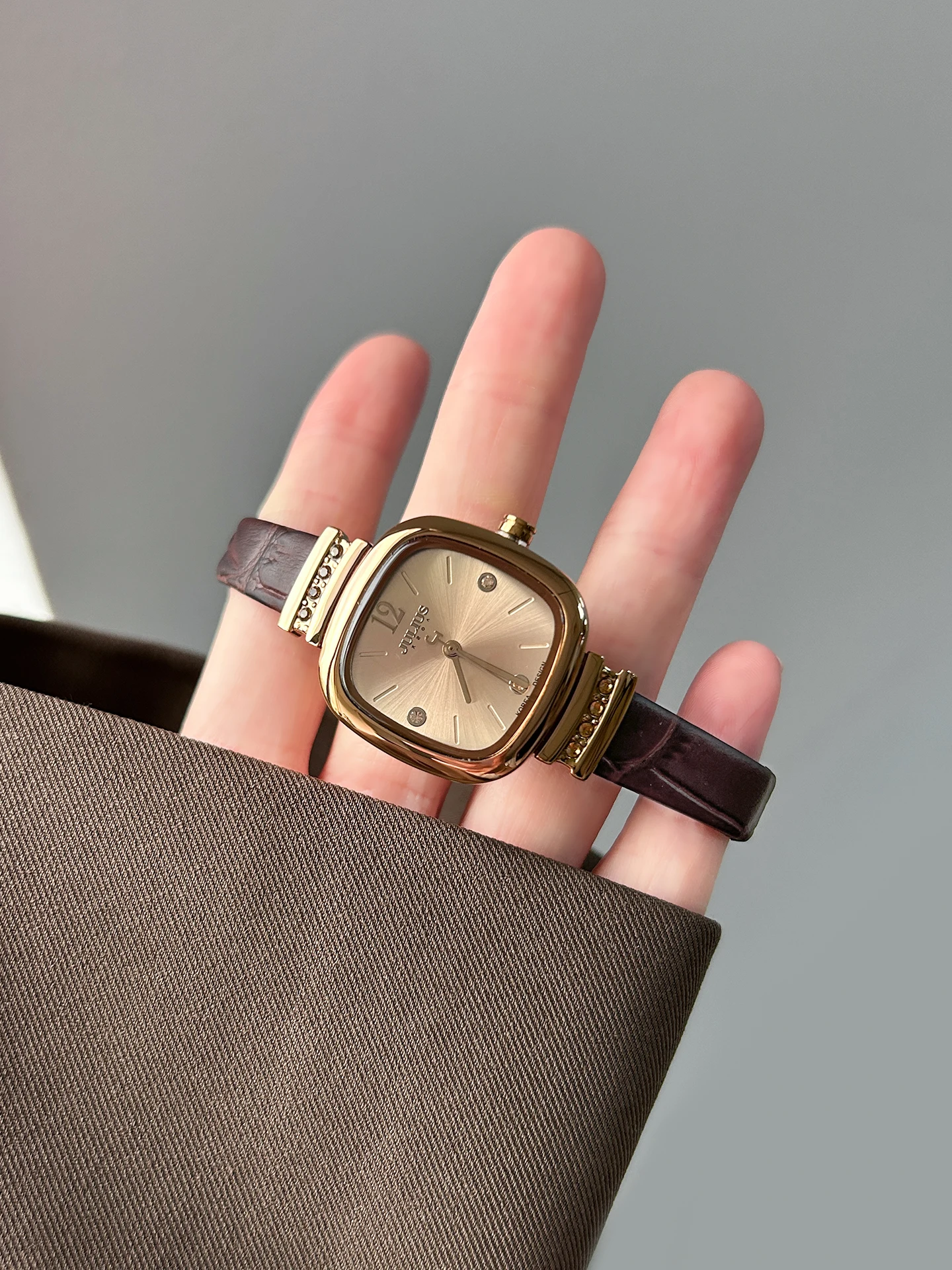 2025 new Korean college style small square watch light luxury ladies small brown watch high quality luxury watch women's gift