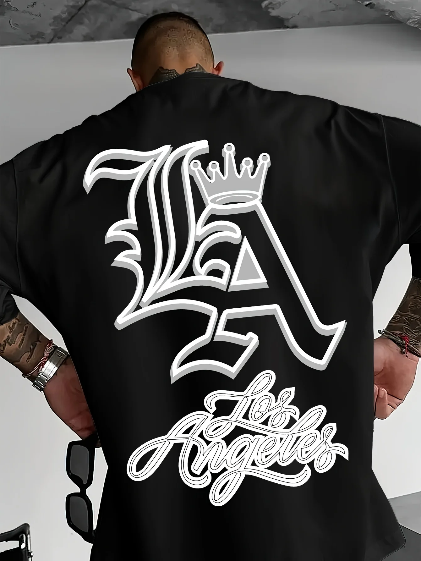 Los Angeles Crown Graffiti-Print auf hochwertigem, weichem 100% Baumwoll-T-Shirt für Herren, perfekt für sommerliche Streetwear. – Detail 3