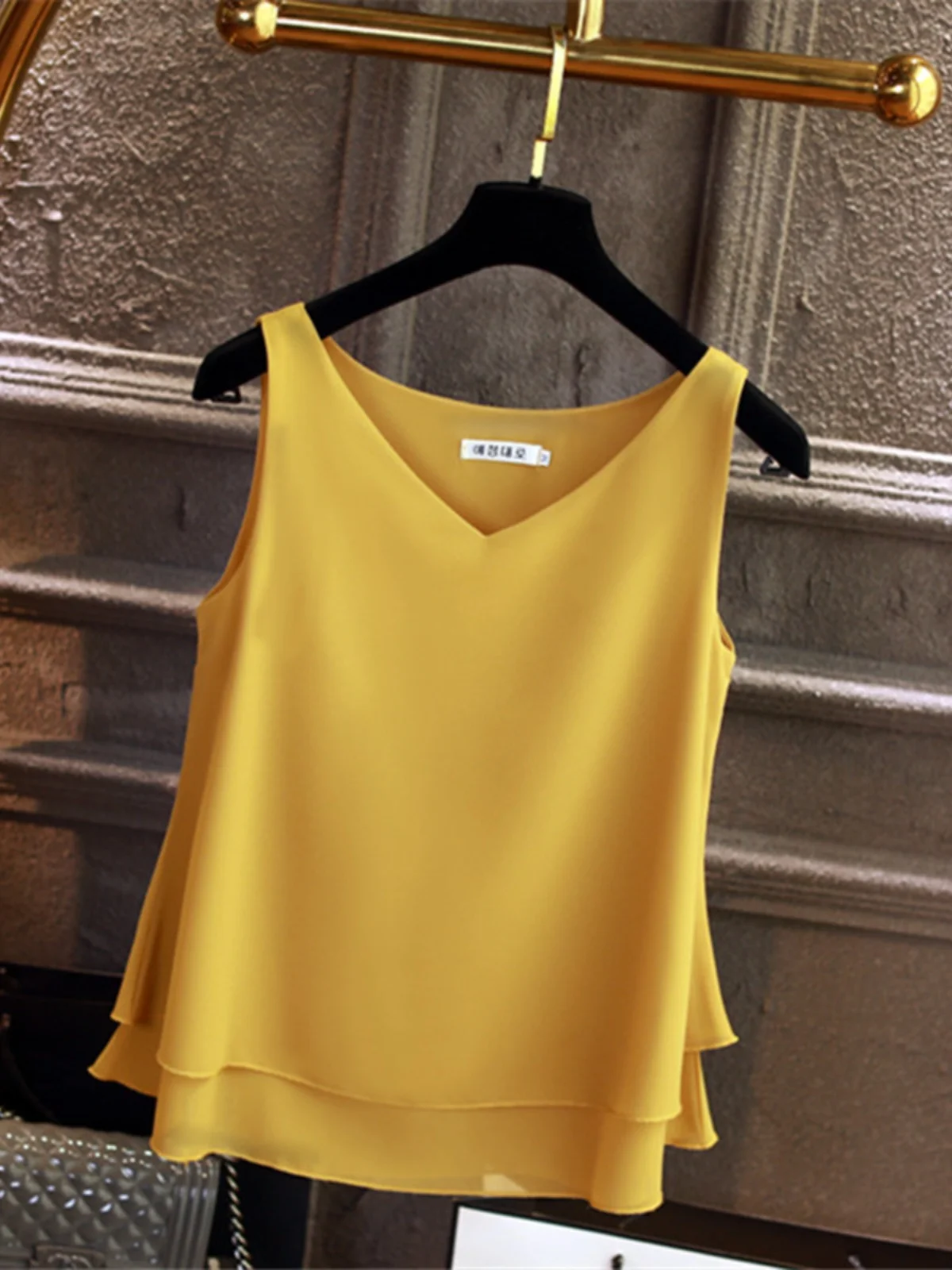 夏の新作プラスサイズレディースタンクトップお腹カバースリーブレスシフォンベストアウターウェア通勤スタイルゆったりシングルピース