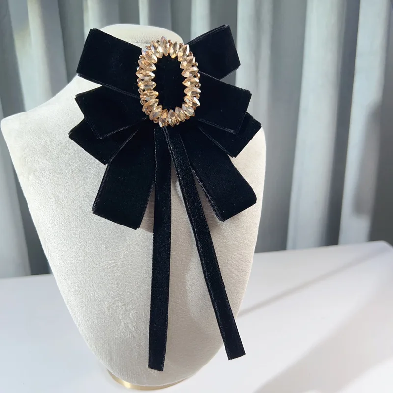 Retro Samt Fliege Strass Kristall Blume Broschen für Frauen Hochzeit Pearty Kragen Pins Luxus Schmuck Krawatte Zubehör – Detail 2