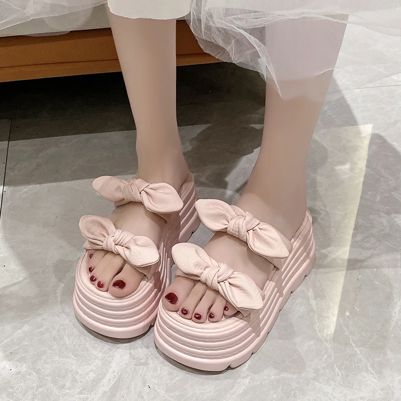 

Новинка 2023 года, летние женские тапочки на толстой подошве, обувь для папы, повседневные пляжные шлепанцы на платформе, сандалии с цветочным узором для отдыха, женские кроссовки 8 см