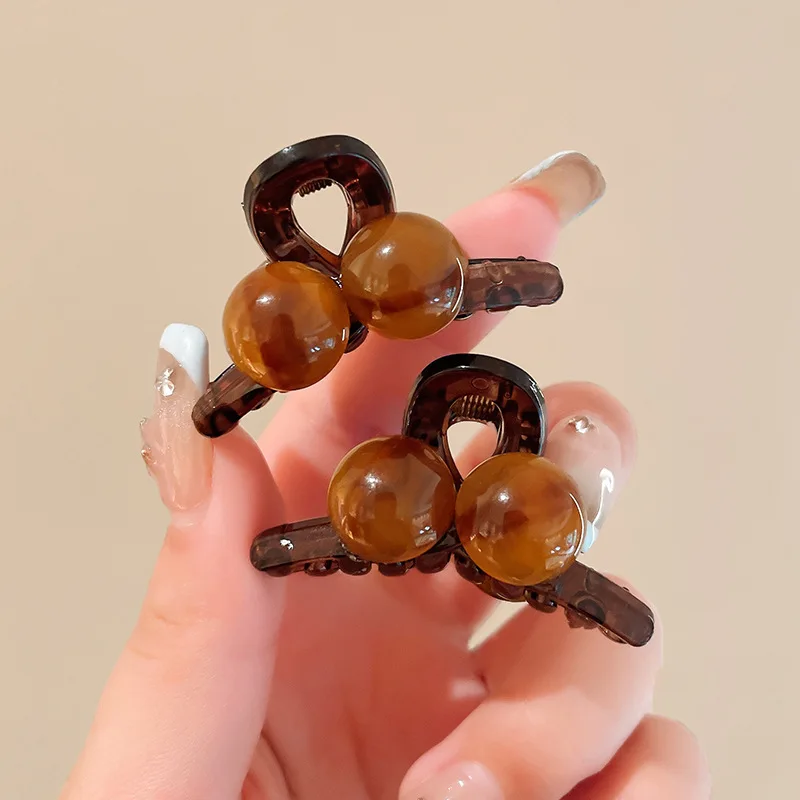 مخالب شعر أكريليك مستديرة صغيرة لطيفة على شكل كهرمان للنساء، صغيرة فاخرة وخفيفة الوزن ومتعددة الاستخدامات ومشابك جانبية عملية وإكسسوارات الرأس