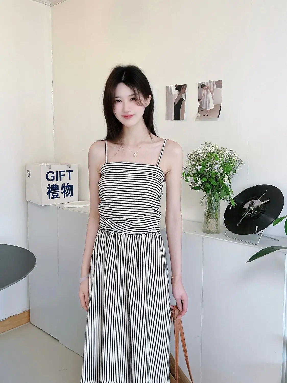 Kleider für Damen, kurzärmelig, Chiffon, plissiert, französischer Stil, Schärpen, durchsichtig, ausgestellter quadratischer Ausschnitt, künstlerisches Temperament, moderner Chic