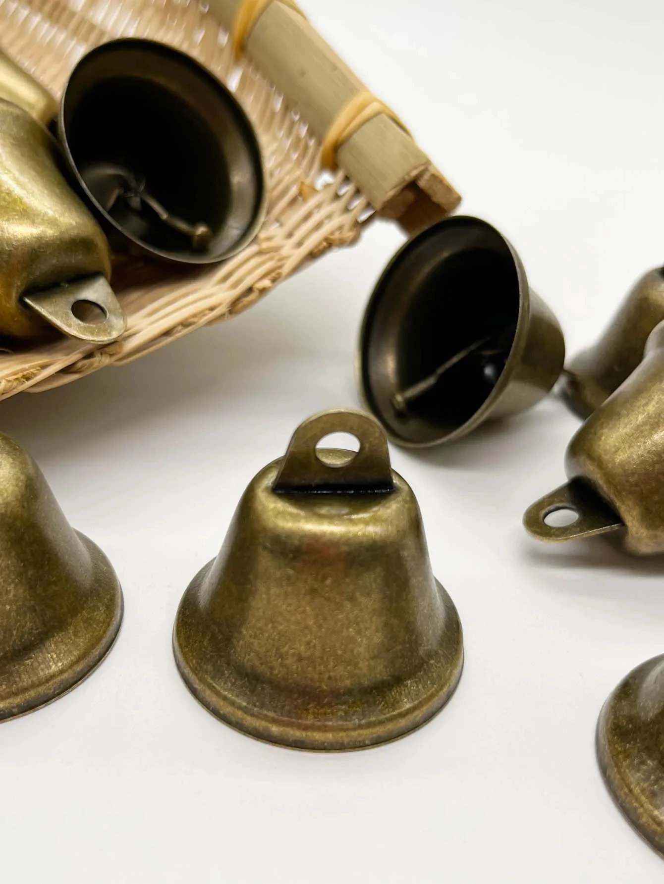 2pcs/50pcs 38mm Brass Christmas Decoration Jingle Bells Pet Pendants Hanging for Festival Party DIY Craft Making Wind Decoration