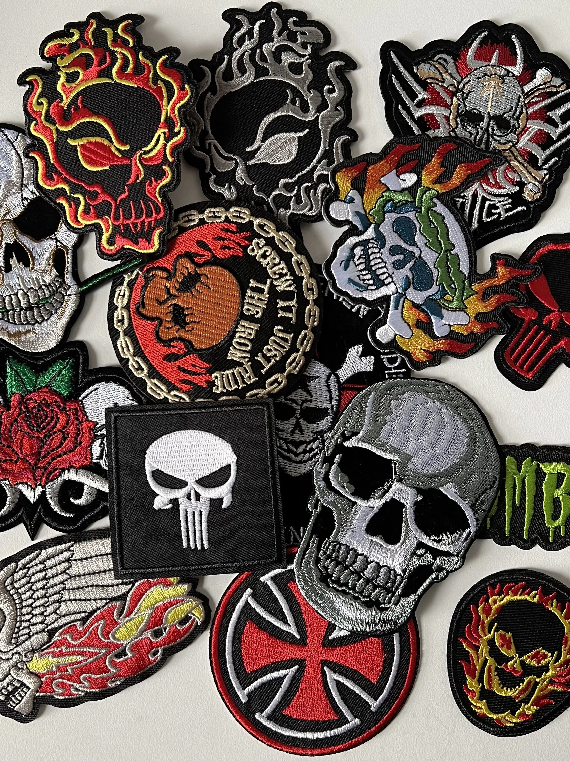 Un rondelle crâne Patch Badges brodé Applique fer à coudre sur Badge vêtements vêtement vêtements accessoires