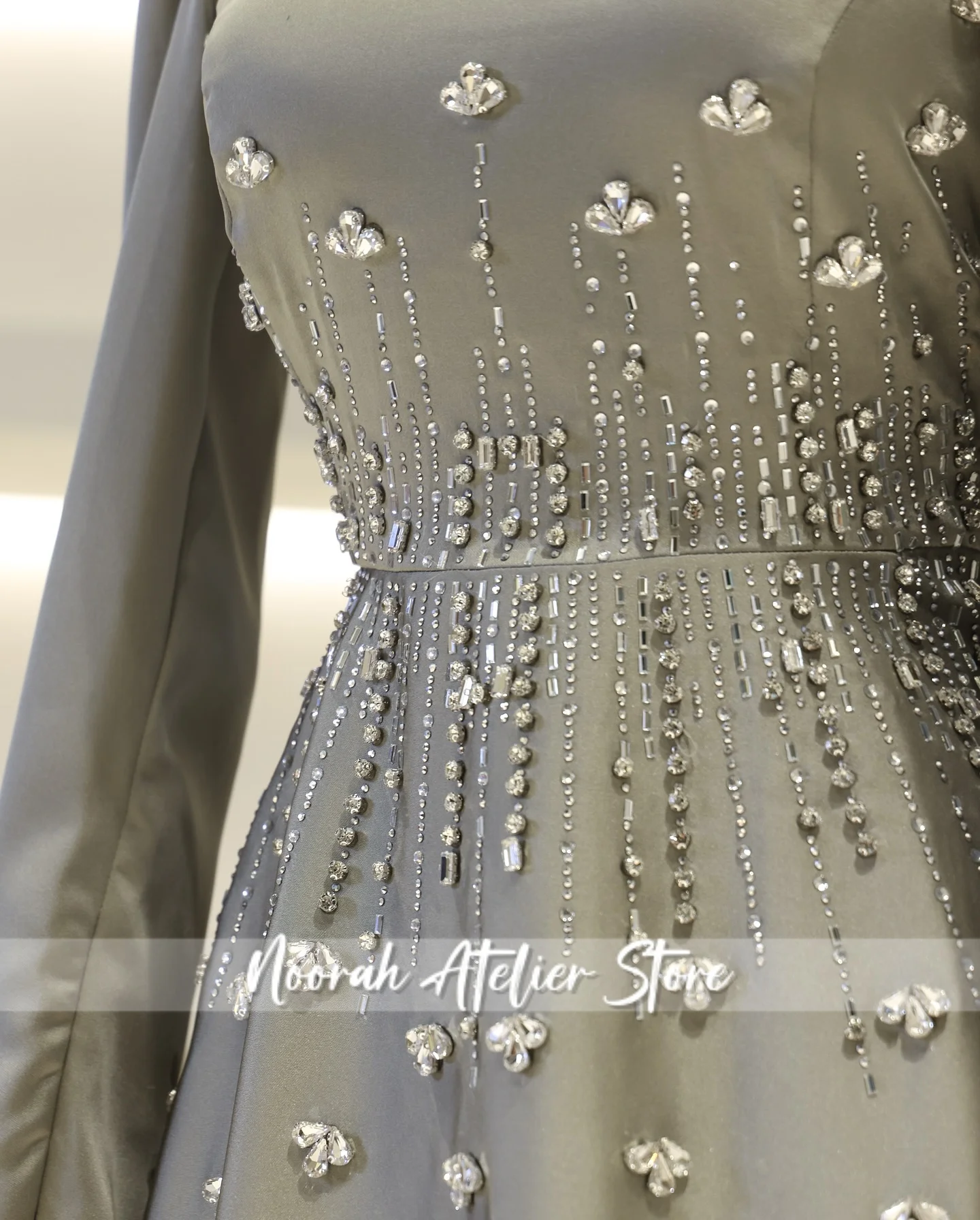 فستان سهرة نسائي جديد فاخر برقبة على شكل حرف H مطرز بالخرز 2025 دبي بأكمام طويلة فستان المشاهير فساتين مخصصة