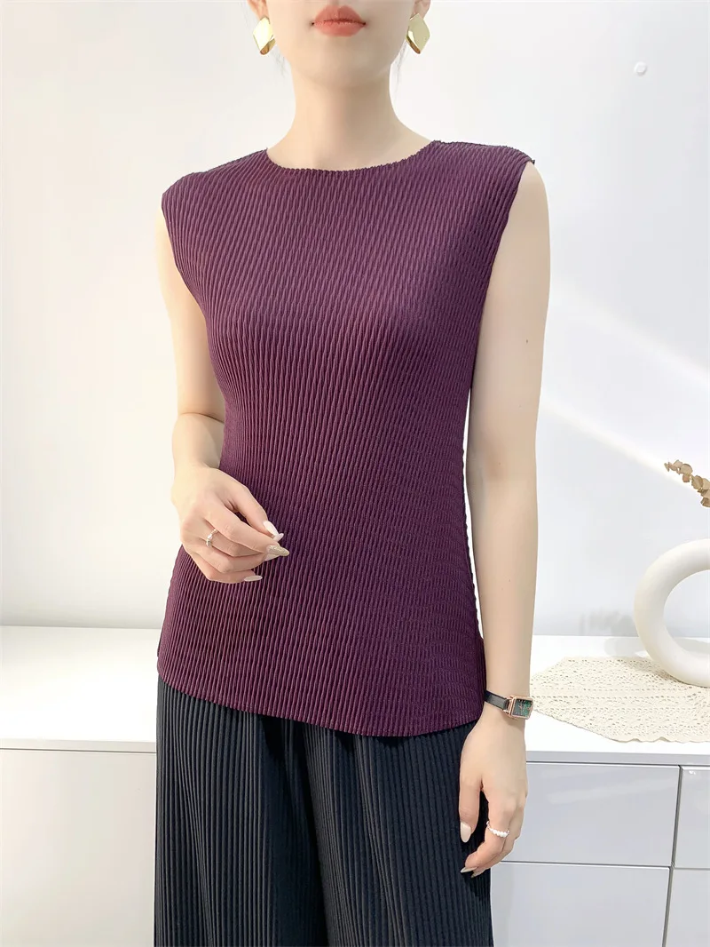 YUDX Miyake Fish Scale Pleated Solid Color Undershirt 2023 Summer T-shirt Tops Women Sleeveless Slim Thin Fashion Design Women