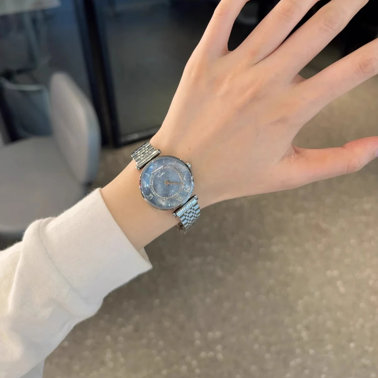 Elegant Blue Casual Fashion Women's Watch Distinctive Luxury Quartz Women's Watch Daily easy to match Advanced Watch