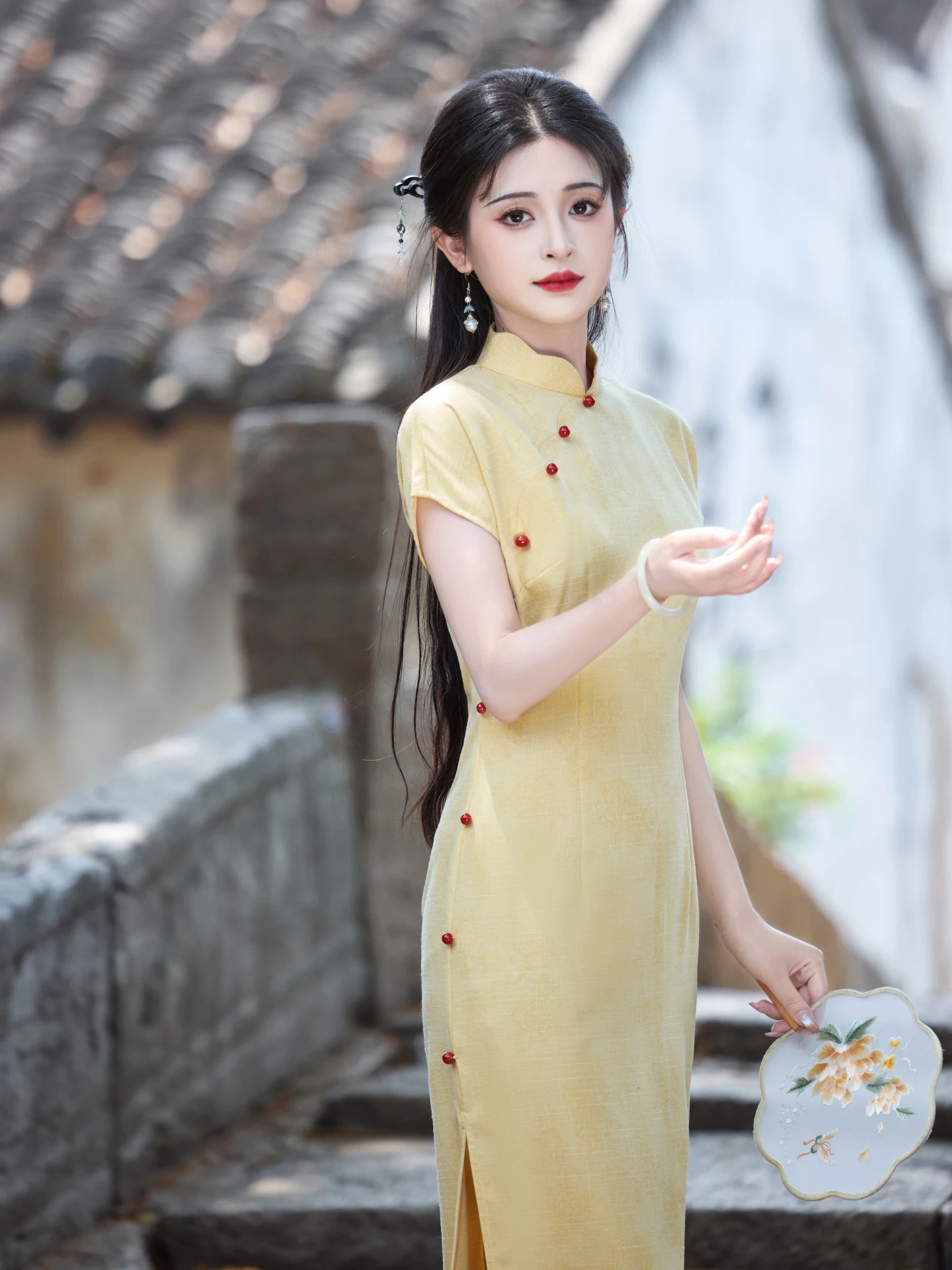 

Женское желтое традиционное китайское платье-ципао в стиле ретро, дышащее, для повседневной носки, с коротким рукавом, средней длины, однотонное