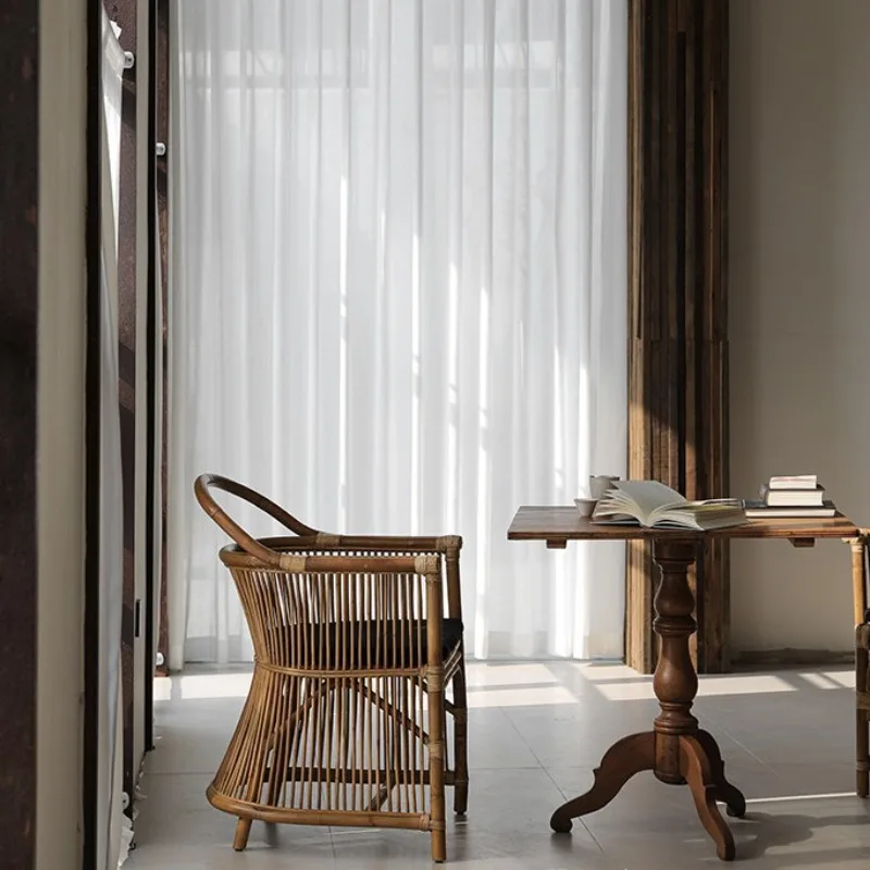 Sedia da pranzo in rattan fatta a mano artistica Wabi Stillwind Sedia per il tempo libero con balcone in rattan per piante indonesie