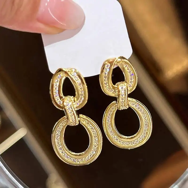 Huitan Edle Damen-Tropfenohrringe, Kreis, verbundenes Design, Hochzeit, Verlobung, Luxus-Accessoires, trendiger, schicker Schmuck mit hellem CZ
