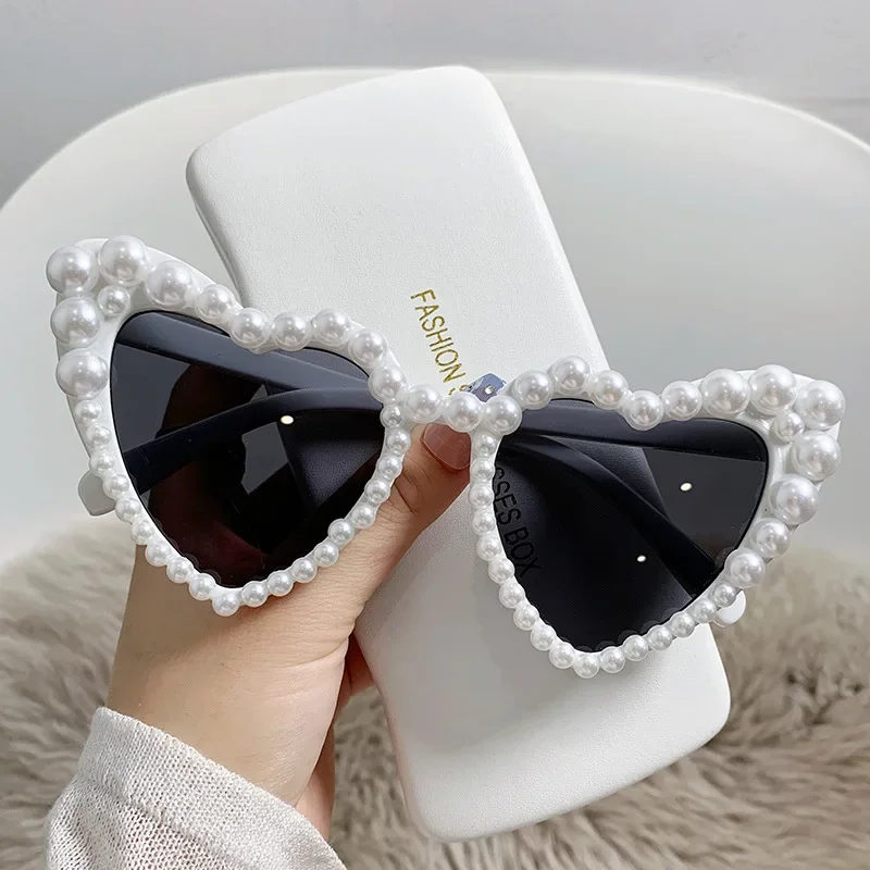 

New in Luxury Shimmering Love Pearl Sun Glasses Women Heart Glasses Bling Fine Sunglasses Wedding Party Очки Солнечные Женские
