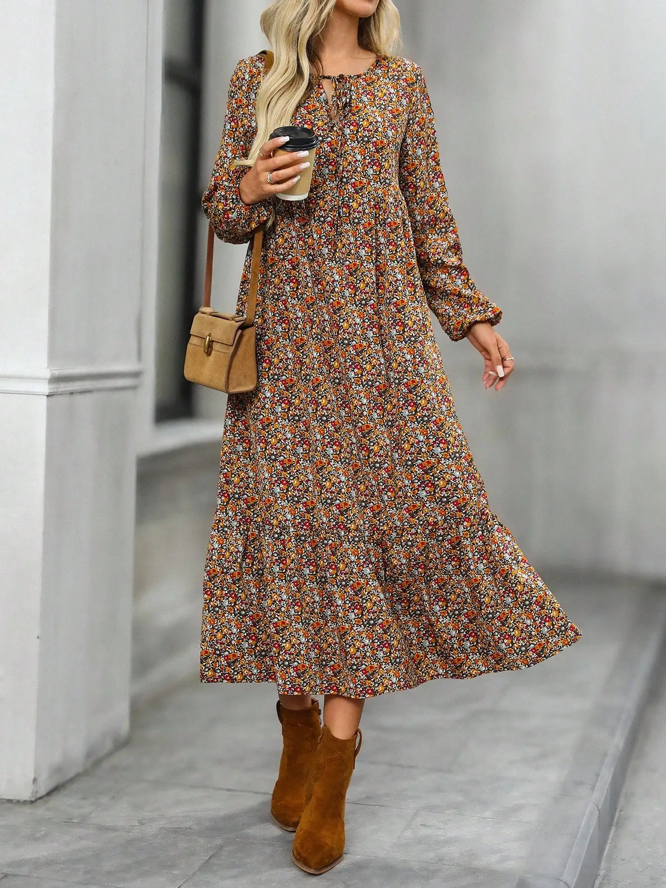 

Женское платье миди с цветочным принтом, длинными рукавами, завязками на шее и оборками по низу