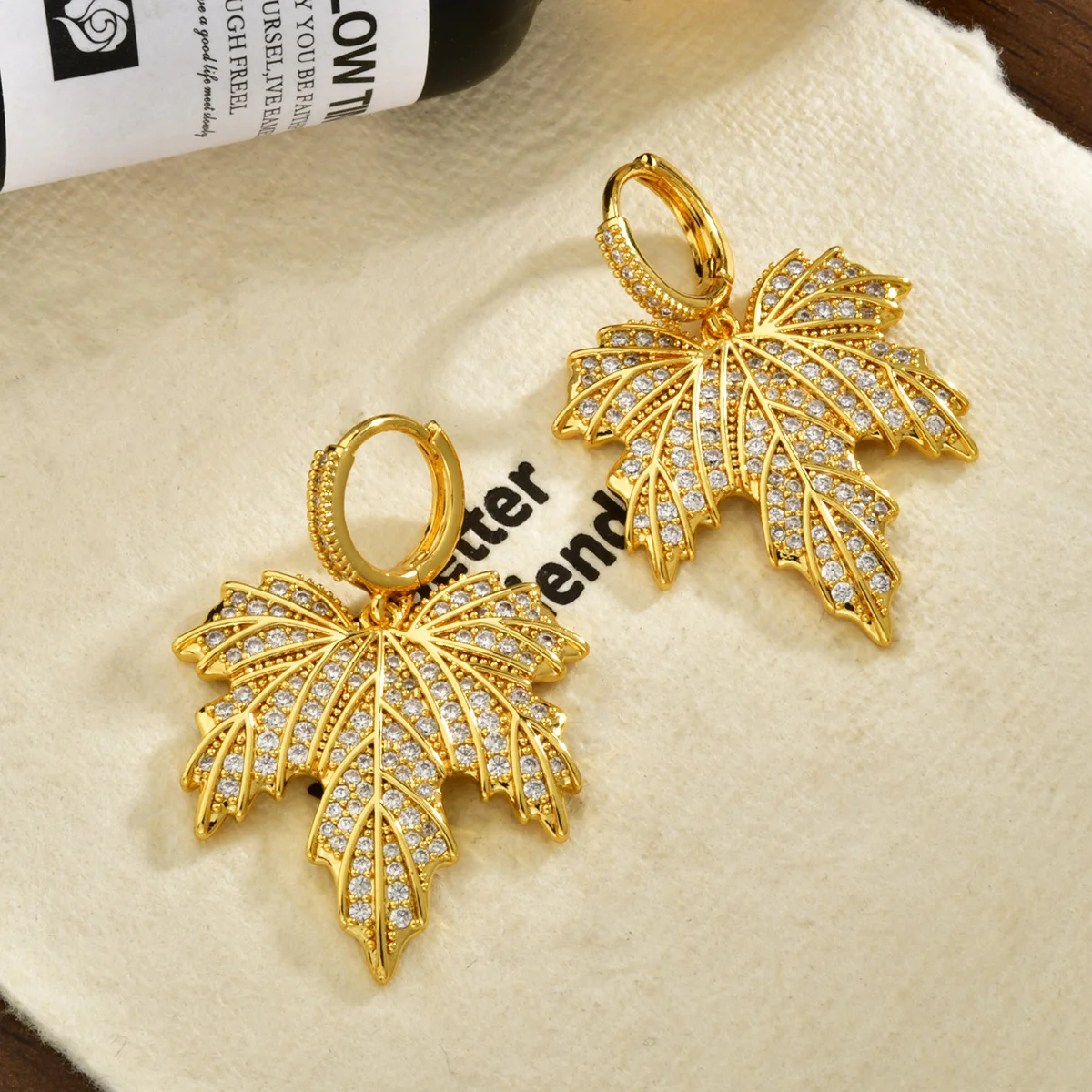 Retro super flash slightly inlaid with diamond maple leaf ear buckles trendy elegance temperament light luxury high-end earrings