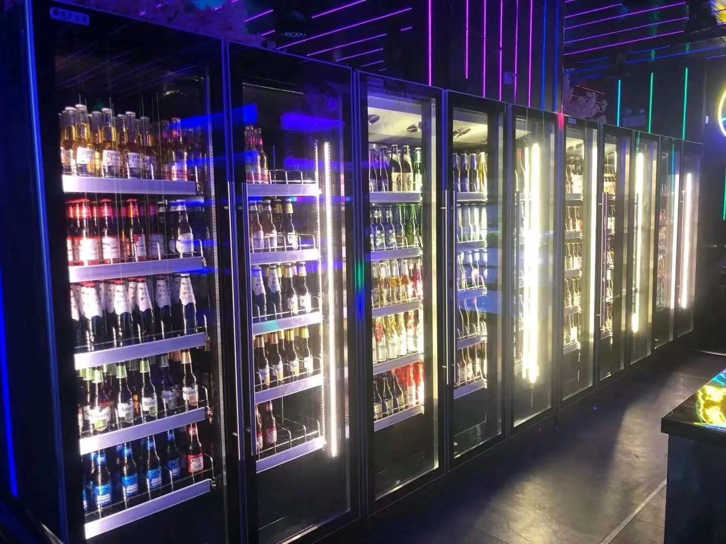 عمودي النبيذ المبردة عرض برودة تستقيم داخل Led شرب برودة باب زجاجي مبرد البيرة الفريزر العمودي