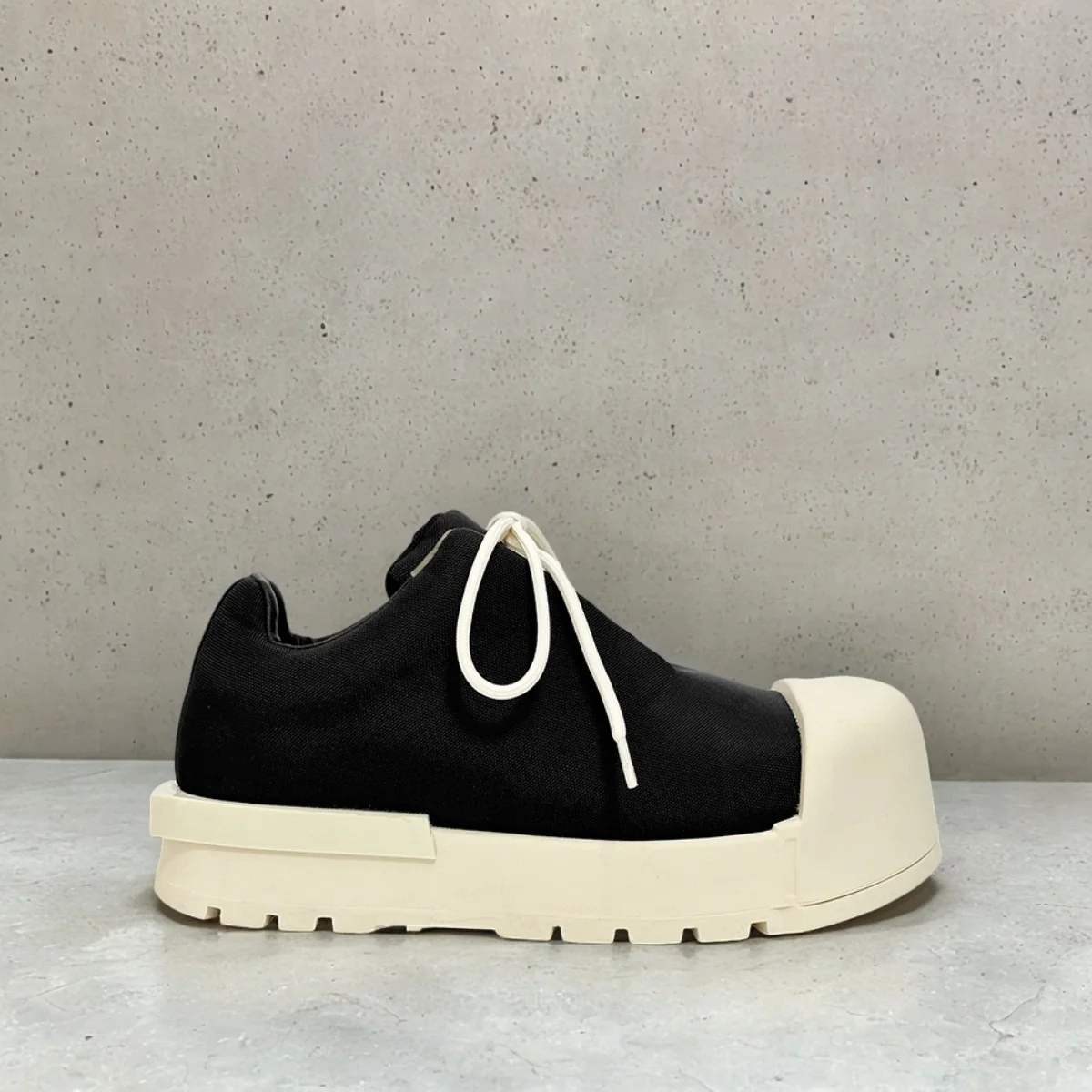 

Men's Casual PU Leather Shoes Women Low Top Lace up Jumbo Luxury Designer Black White Sneakers Wide Shoelaces Autumn Bread Shoe