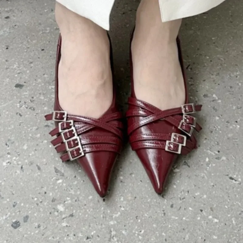 

2025 женская весенняя новая пикантная дизайнерская обувь с острым носком, повседневная универсальная легкая износостойкая обувь на высоком каблуке с неглубоким носком, большой размер