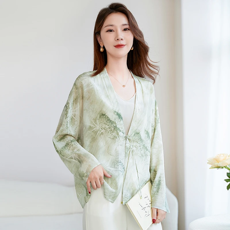 

Универсальный топ из шелкового крепдешина в китайском стиле с принтом бамбука, воротником-стойкой и пуговицами-лягушками, коллекция Watercolor Beauty 2026