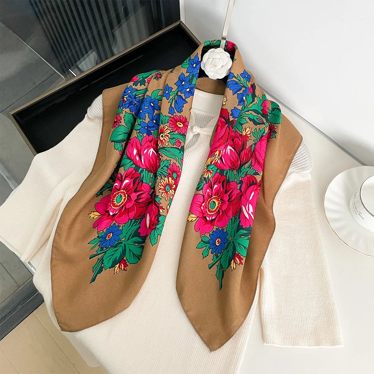 2025 Neueste 70 cm Baumwolle Blumendruck Frauen Bandanas Quadratischer Schal Mädchen Stirnband Zubehör Taschentuch Halstuch Haarschal – Detail 17