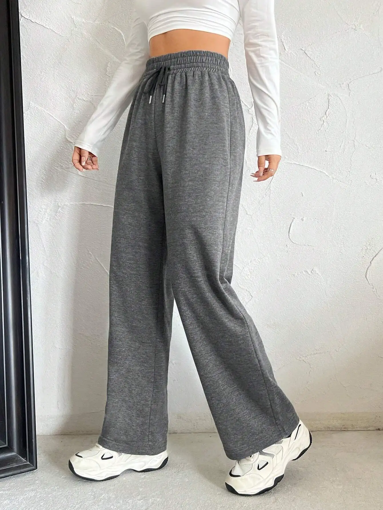 

Women's Gray Solid Wide Leg Drawstring Waist Pants for Casual Wear