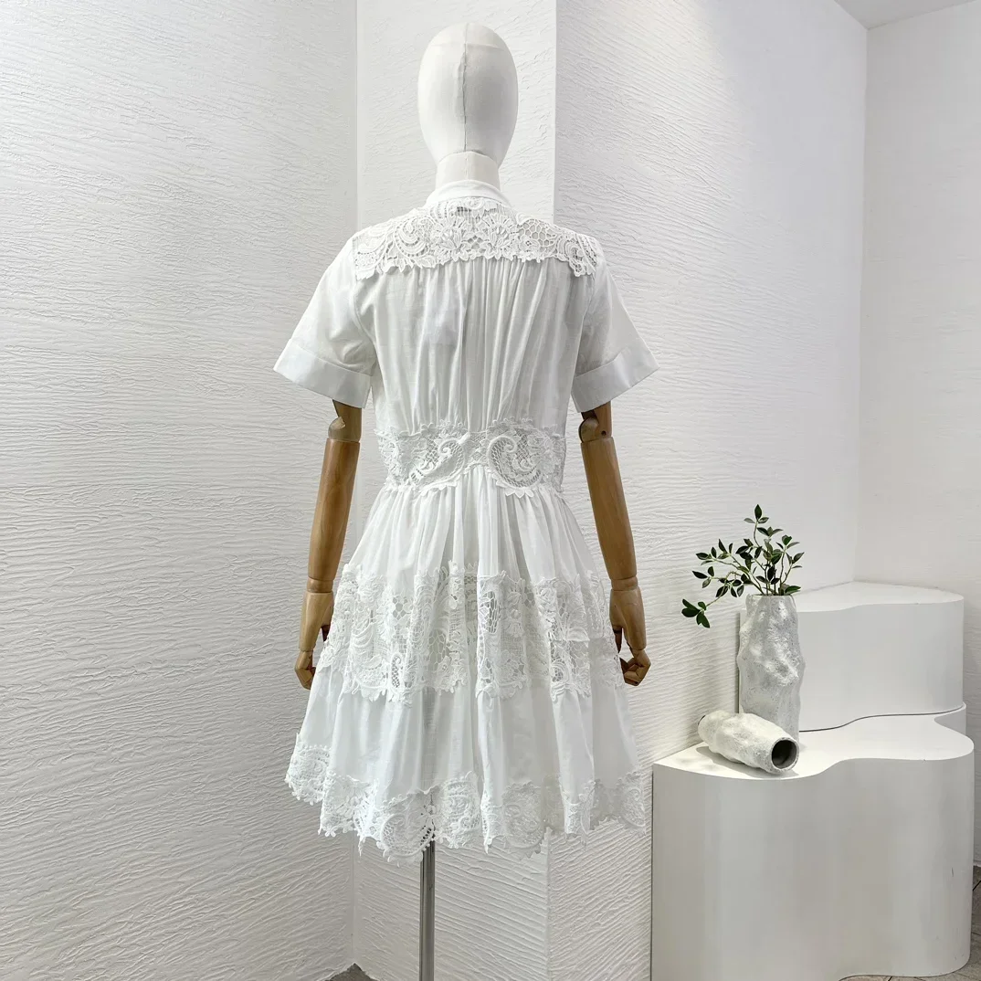 Hoge kwaliteit Elegantes witte mini-jurk met korte mouwen en kantborduurwerk