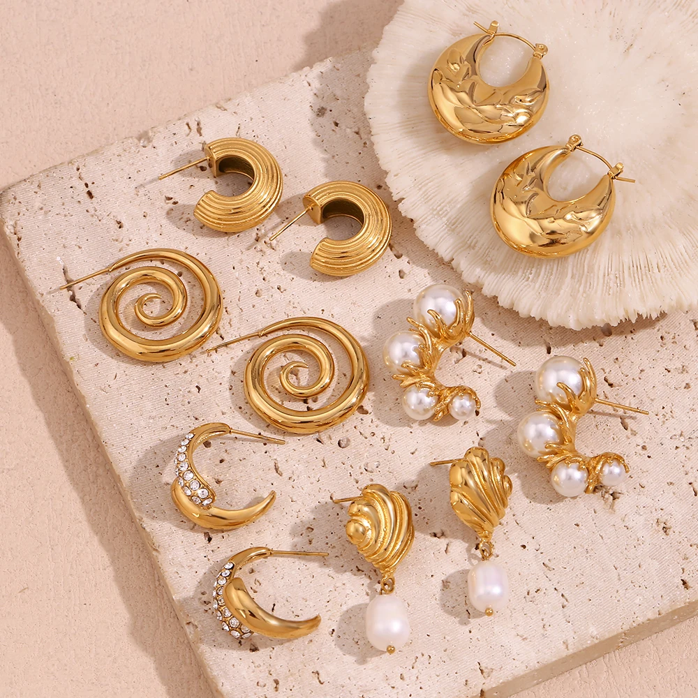 Retro C-shaped Daisy Pearl Creative Leaf Hollow Round Brushed Splicing Interlocking Comma Smoke Shaped Spiral Earrings