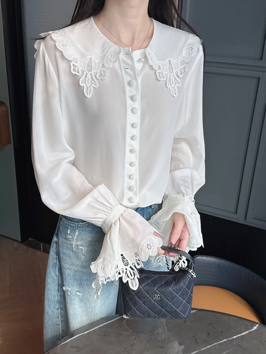 

Элегантная шелковая блузка с кружевной вышивкой и рукавами-колокол, на пуговицах, женская, для офиса, удобная, с длинным рукавом, с воротником «Питер Пэн»