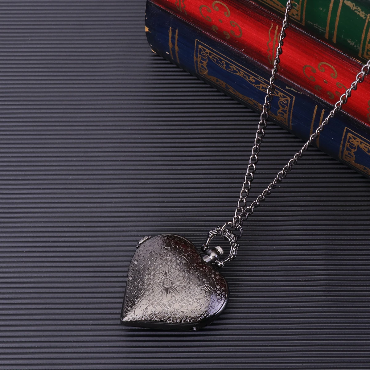 

Retro Pocket Watch Quartz Heart Shaped Vintage Exquisite Carving Multicolor Decorative Long Lasting Simple Design Perfect Gift